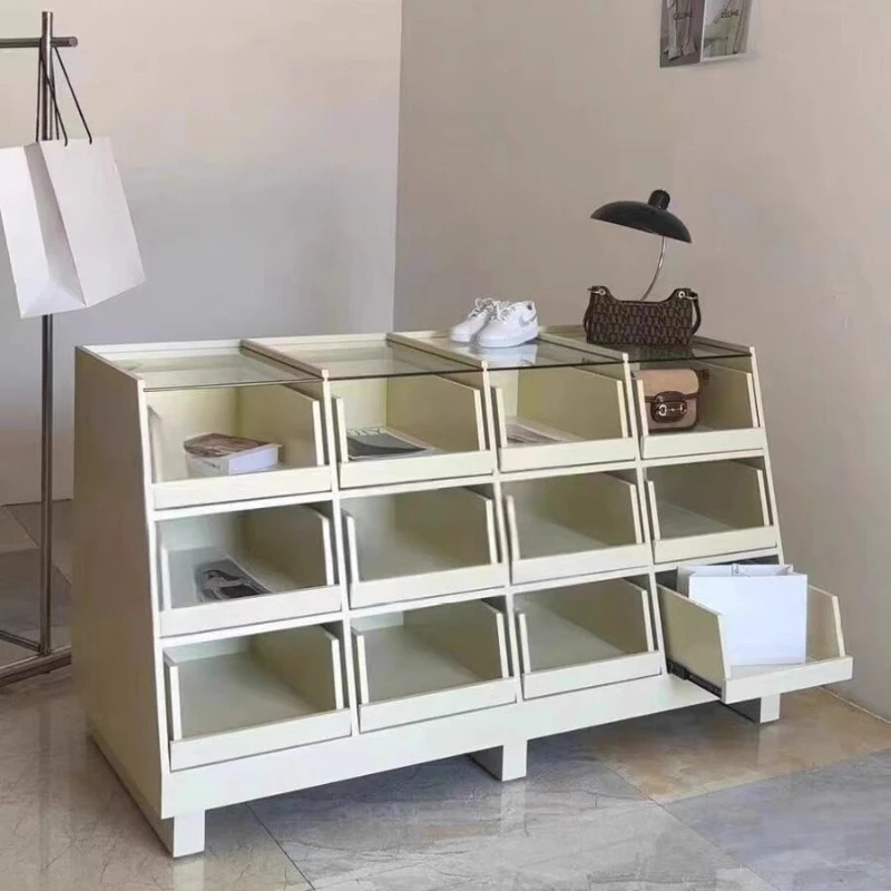 Furniture And Hardware Store - Çocuk Giyim Mağazası Nakajima Mücevher Dolabı